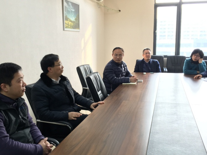 图3bevictor伟德姜斌院长和电气工程党支部党员们进行讨论和交流_副本.jpg